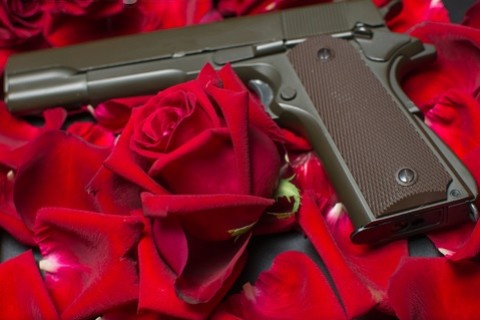 Policial aposentado mata atual da ex-companheira e fere mulher a tiros durante festa junina em MG