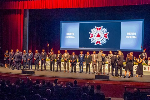 Membros do MPMG são agraciados com a Ordem do Mérito Legislativo em celebração aos 190 anos da Assembleia de Minas