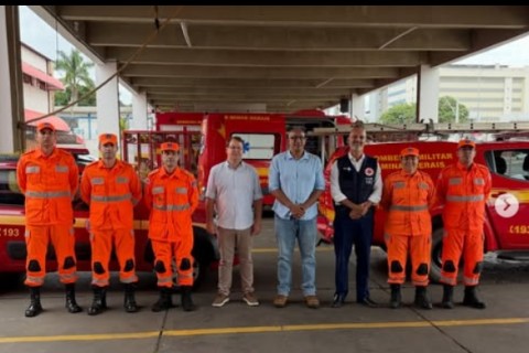UBERLANDIA RECEBE 11 AMBULANCIAS PARA IMPLANTAÇÃO DO SAMU