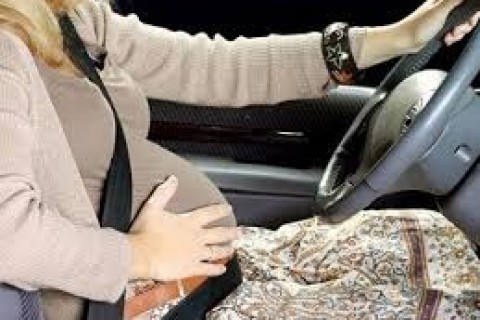 Médicos alertam para cuidados no volante durante gestação e puerpério